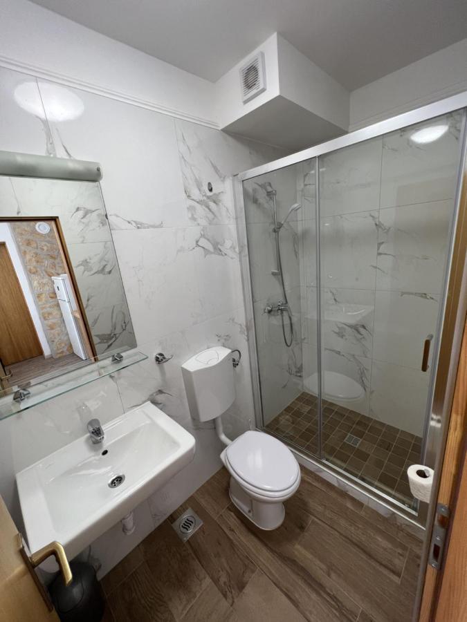Apartmani Palme Funtana Ngoại thất bức ảnh