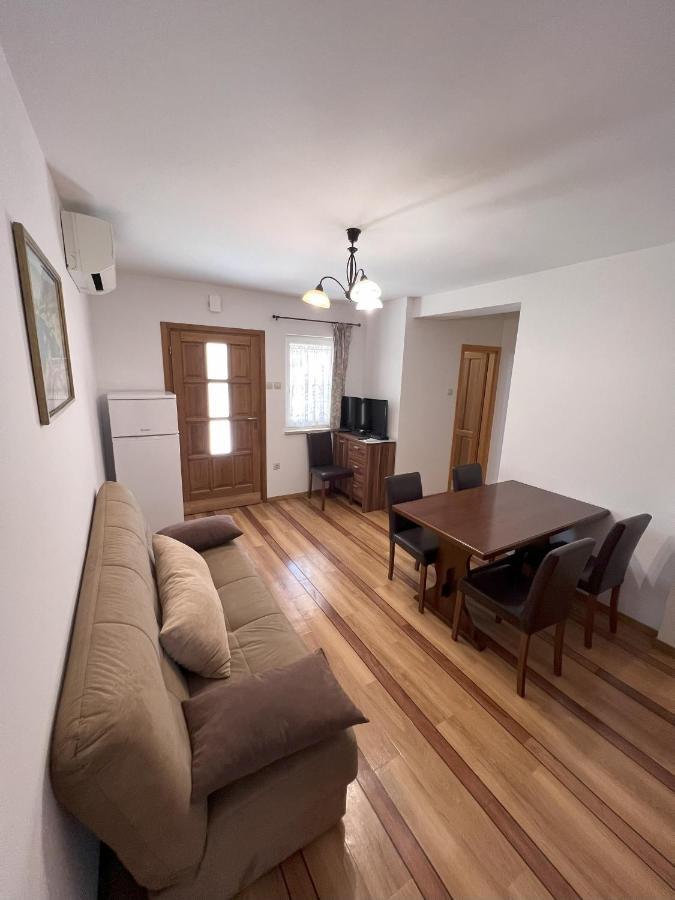 Apartmani Palme Funtana Ngoại thất bức ảnh