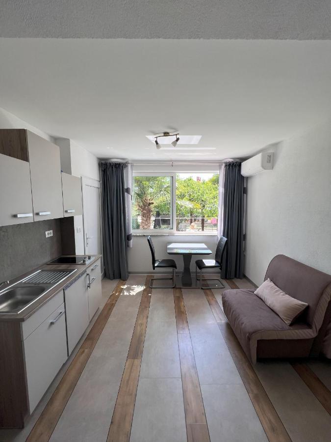 Apartmani Palme Funtana Ngoại thất bức ảnh