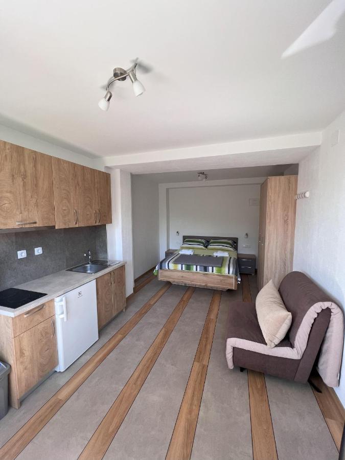 Apartmani Palme Funtana Ngoại thất bức ảnh