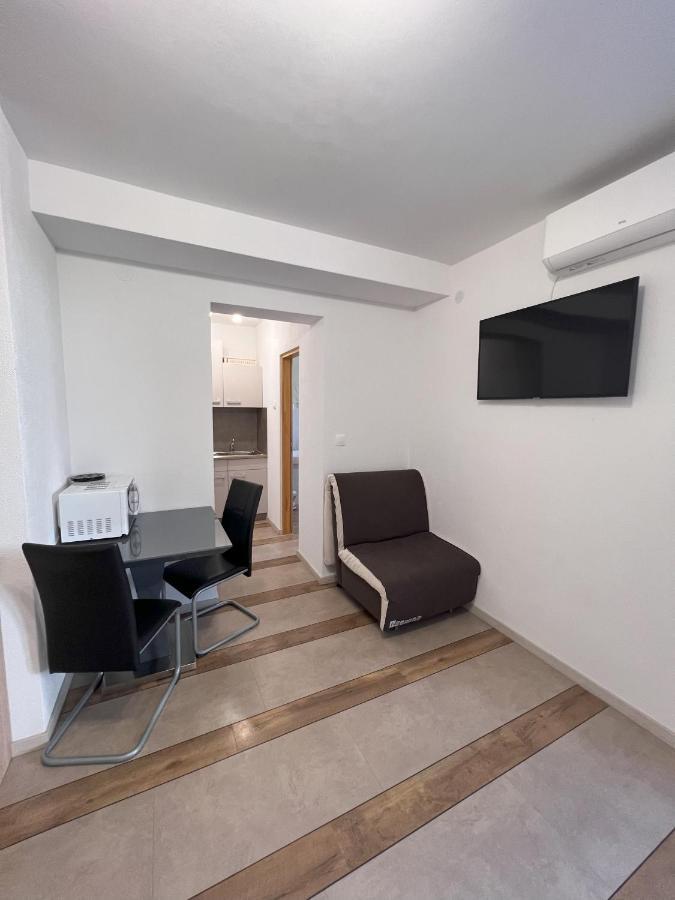 Apartmani Palme Funtana Ngoại thất bức ảnh