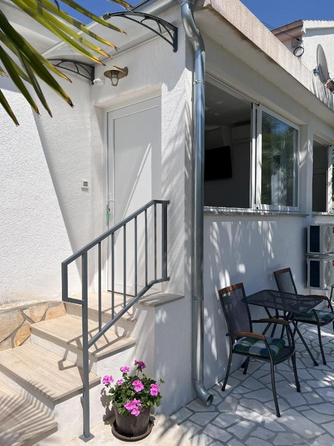 Apartmani Palme Funtana Ngoại thất bức ảnh