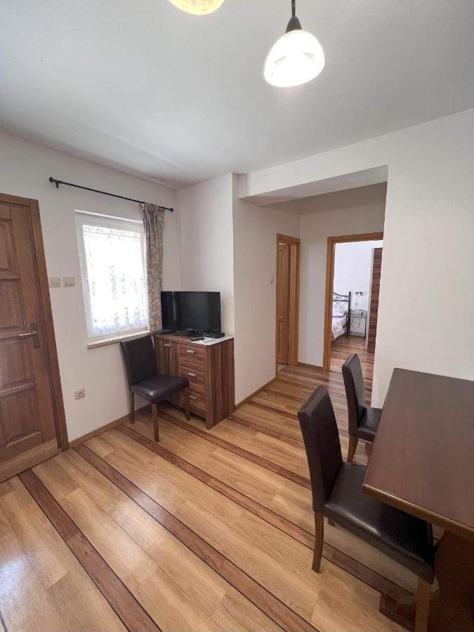Apartmani Palme Funtana Ngoại thất bức ảnh
