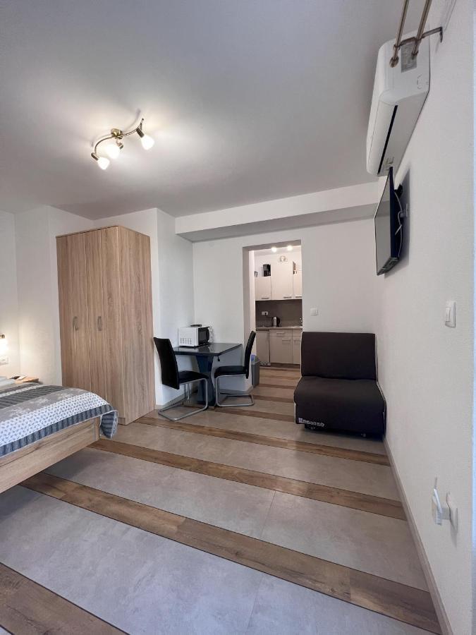 Apartmani Palme Funtana Ngoại thất bức ảnh