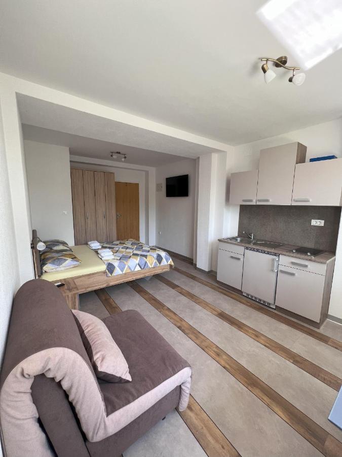 Apartmani Palme Funtana Ngoại thất bức ảnh